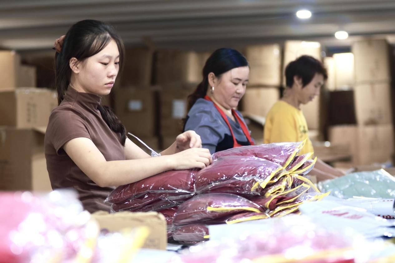 拼多多十年坚守的 “对的事”藏着下一个十年答案